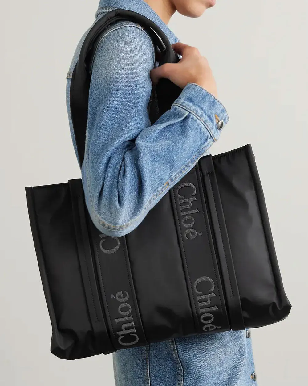 Medium Woody Tote Bag in Black